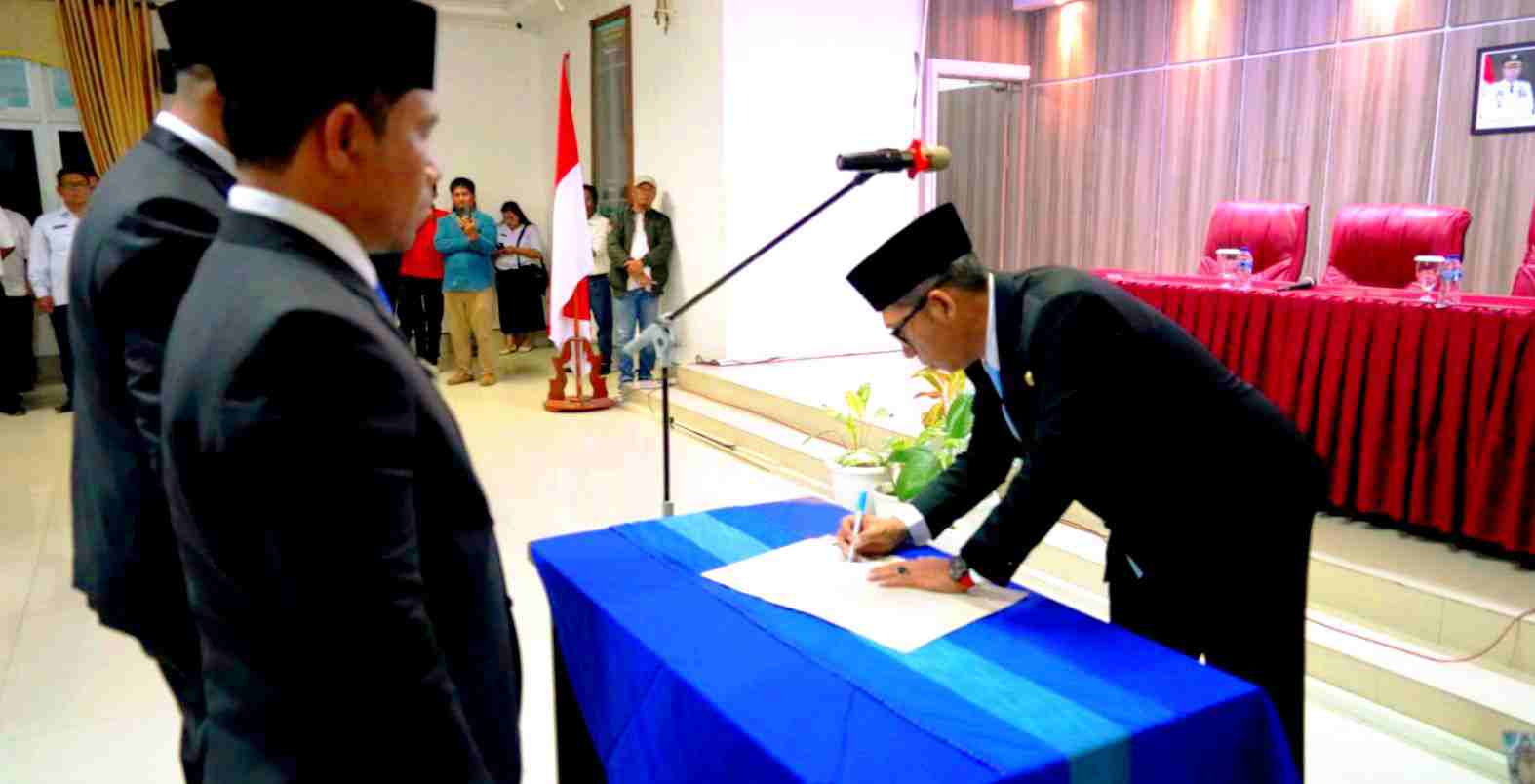Segarkan Birokrasi, Bupati Taput Lantik Pejabat Eselon II dan Beri Deadline Satu Minggu Serahkan Program Konkret