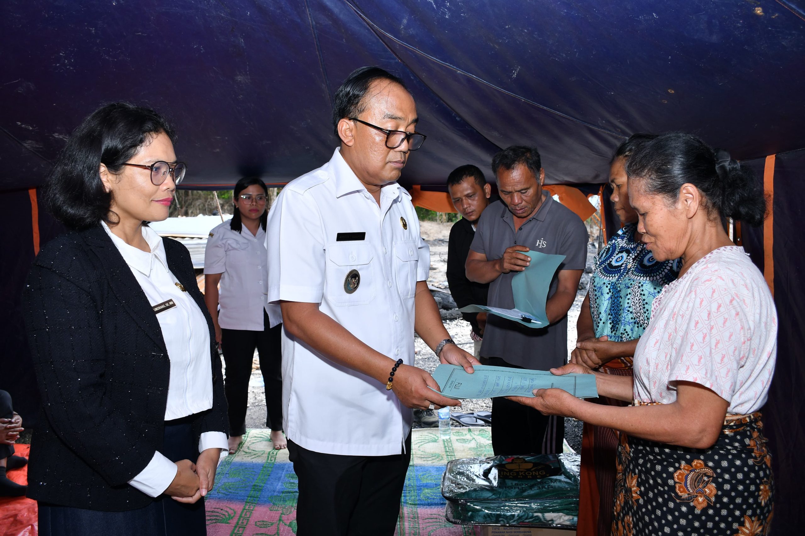 Duka di Dosroha, Negara Hadir di Tengah Abu: Wabup Ariston Antar Bantuan dan Penguatan Moral untuk Korban Kebakaran